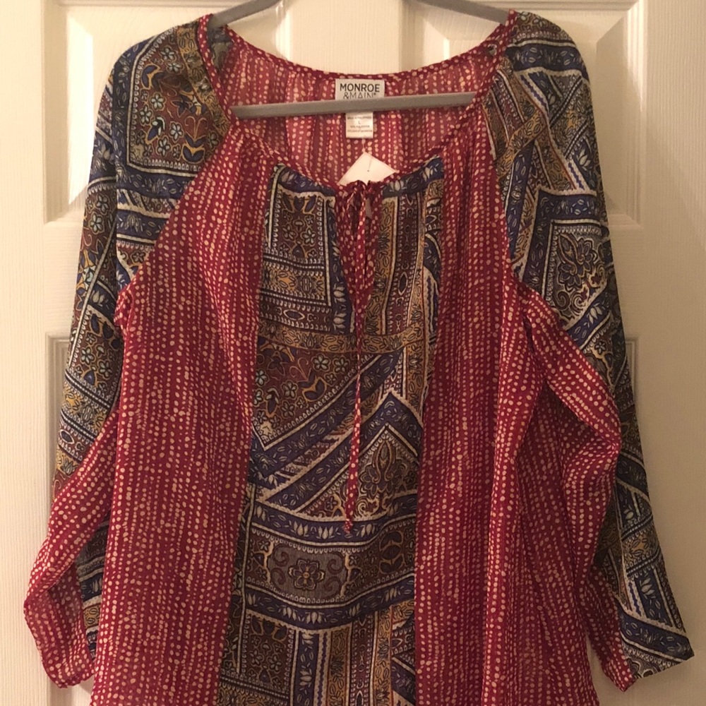 Monroe & Main Red and Blue Abstract Top